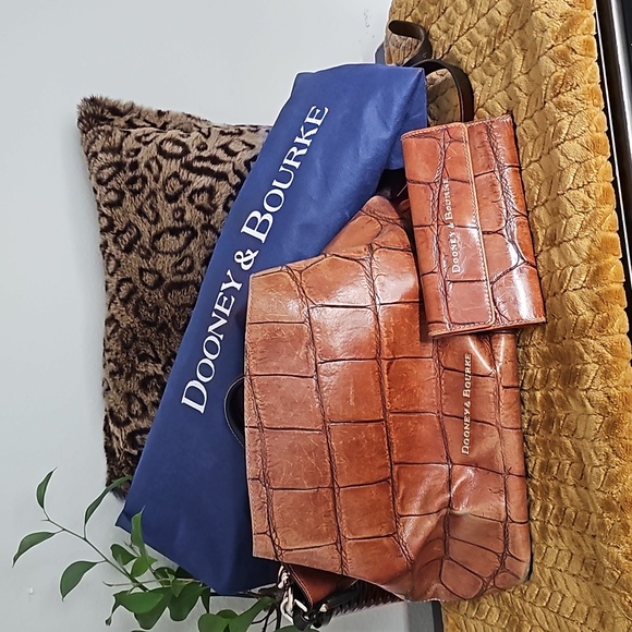 DOONEY & Bourke handbag and wallet - Picture 12 of 12